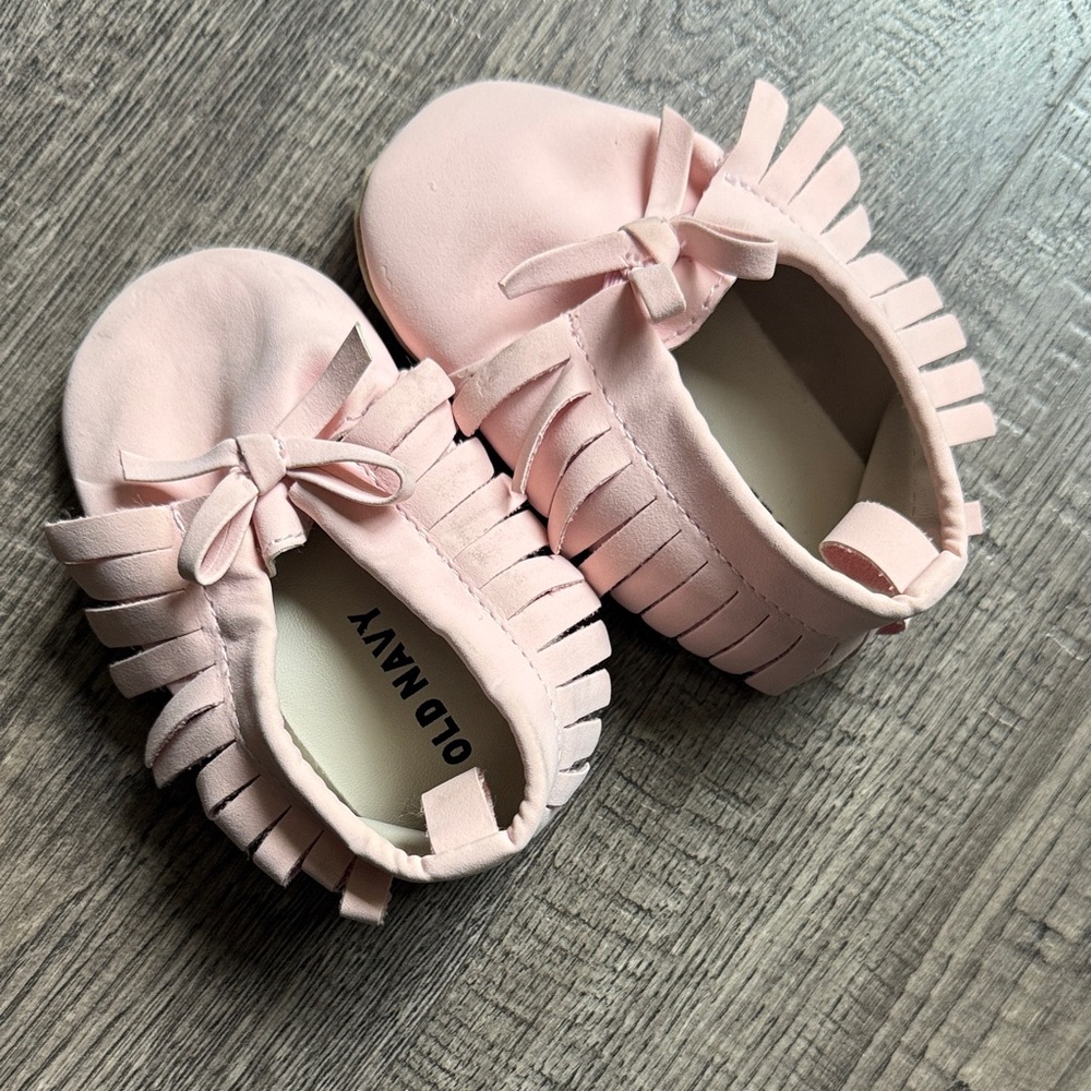 Old Navy Light Pink Fringe Bow Moccasins for Kids